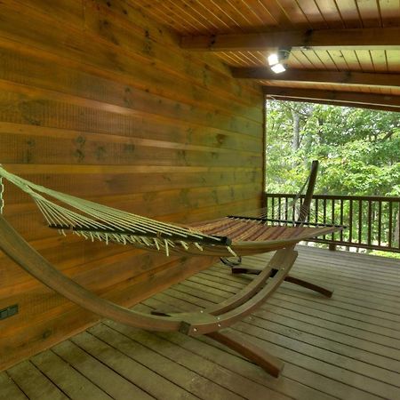Вилла Champagne Chalet - Cuddleup Morganton Экстерьер фото