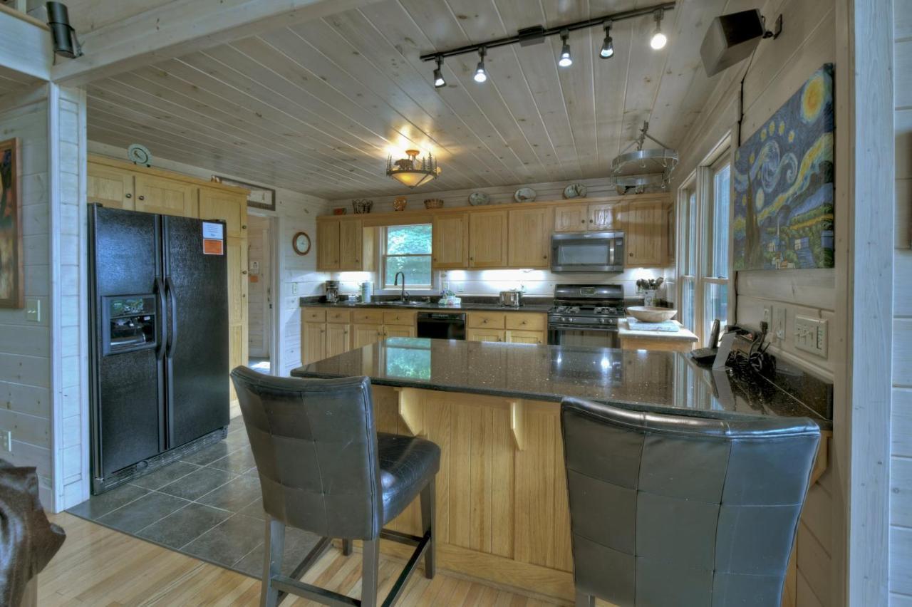 Вилла Champagne Chalet - Cuddleup Morganton Экстерьер фото