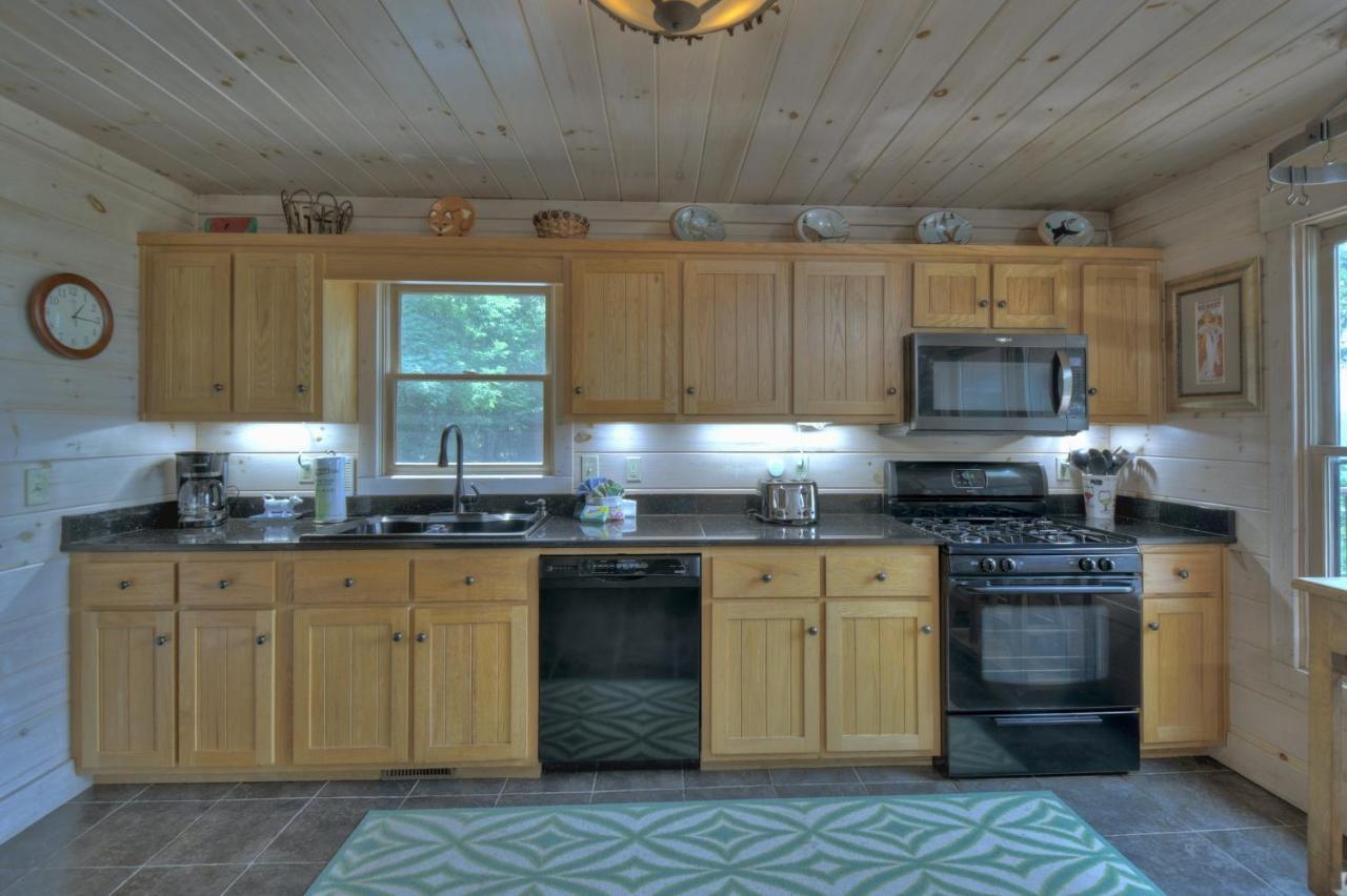Вилла Champagne Chalet - Cuddleup Morganton Экстерьер фото